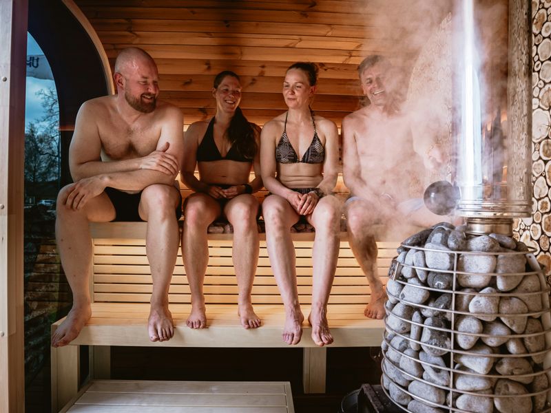 Отдых в парной компанией